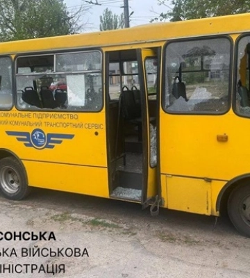 У Херсоні російський БпЛА атакував маршрутку, є постраждалі – влада