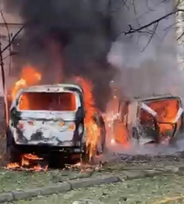 В Одессе из-за российской атаки горят автомобили, пострадали 2 человека