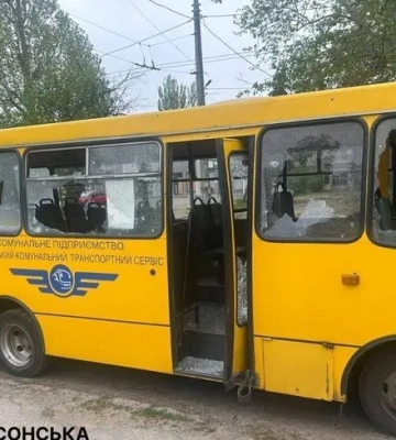 У Херсоні російський БпЛА атакував маршрутку, є постраждалі – влада