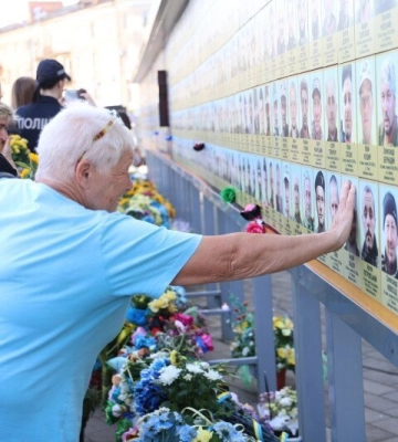 «Живемо з надією. Пам’ятаємо. Чекаємо»: де у Луцьку буде фотостенд зі світлинами безвісти зниклих воїнів