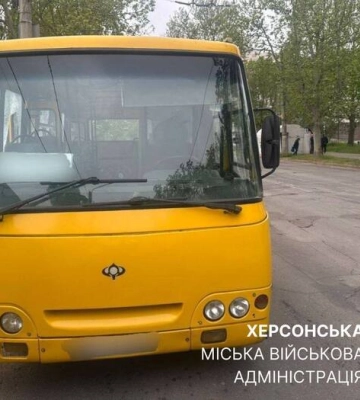 Рашисти вдарили дроном по маршрутці у Херсоні — дев’ятеро постраждалих