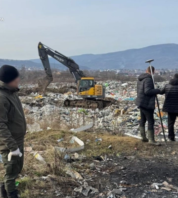 На Закарпатті судитимуть посадовця, який організував незаконне сміттєзвалище площею понад 2,7 тис. кв. м