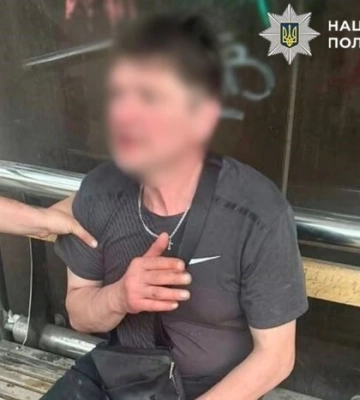 Розбещення дитини у туалеті медзакладу: поліція Києва затримала підозрюваного