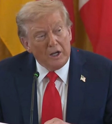 Трамп прилетів у Пекін, де його зустріли 300 китайських підлітків