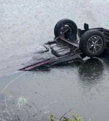 На Житомирщині автомобіль перекинувся у ставок, загинули четверо людей