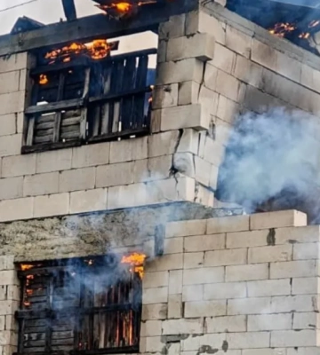 Очередной удар по Одесской области: пожар в жилом доме