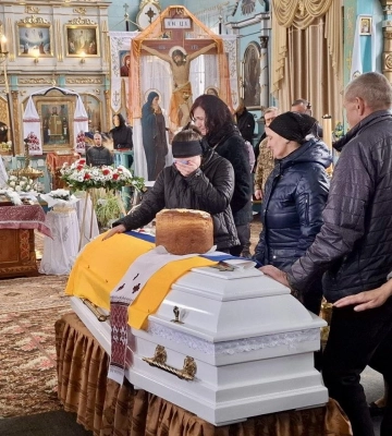 Меморіальна дошка Герою: у Луцьку підтримали звернення матері загиблого Воїна