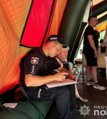 У Луцьку поліція розгорнула мобільний штаб для допомоги постраждалим від атаки
