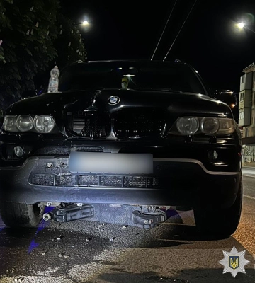У Чернівцях автомобіль «BMW» збив 19-річного юнака, який їхав на електросамокаті