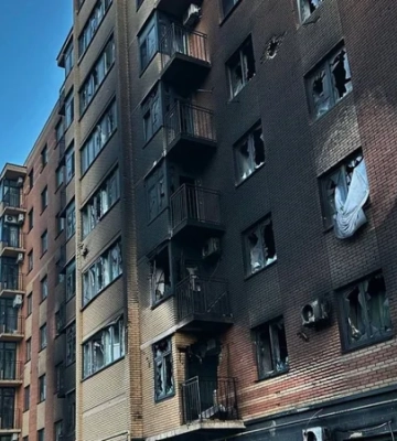 В Киевской области в результате массированной атаки РФ ночью повреждены многоэтажки и частные дома в шести районах — фото