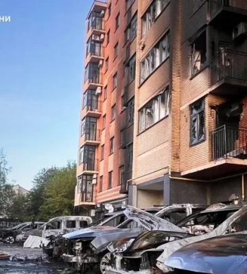 У Київській області пошкоджені будинки та семеро поранених: ДСНС опублікувала фото наслідків