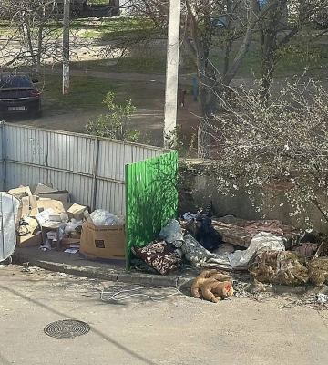 Сєнкевич закликав штрафувати бізнес та ОСББ, які викидають сміття у чужі баки,- «Не треба хитрувати»: