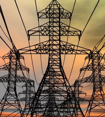 РФ за ніч випустила по Україні понад 670 дронів і 56 ракет, у Києві зруйновано під'їзд багатоповерхівки — Зеленський