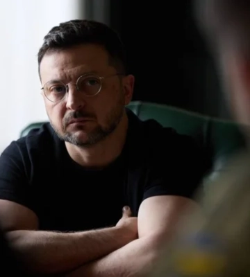 «Виглядає більш самотнім». Із ким тепер радиться Зеленський після звільнення Єрмака — ЗМІ