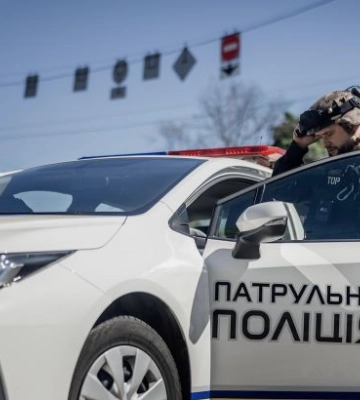 Попередили про застосування зброї та взяли у кайданки: у Києві поліція й ТЦК затримали двох чоловіків