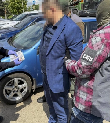 На Харківщині адвокат вимагав $7 500 за «вирішення» справи про дитину через суддю
