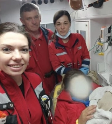 Медики “швидкої” прийняли дев’яті пологи у 36-річної жінки просто в її оселі