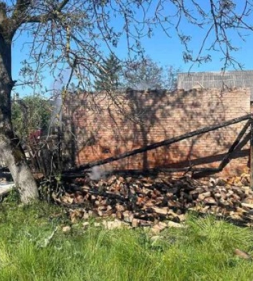 Нічна пожежа на Тячівщині: вогнеборці врятували житловий будинок від знищення