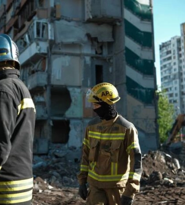 У Києві завершили пошуково-рятувальну операцію на місці російського удару по багатоповерхівці