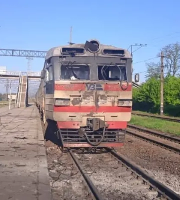 Окупанти вдарили по залізничній станції у Вільнянську, постраждали пасажири
