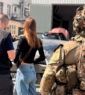 Могла заробляти на авто для ЗСУ: упіймали харківську благодійницю