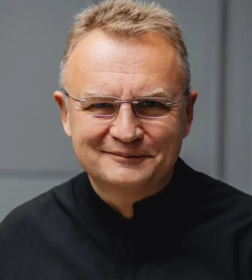 У центрі Львова чоловік облив мера Садового невідомою рідиною