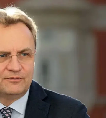 У Львові чоловік облив Садового невідомою рідиною