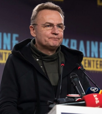 Андрія Садового облили невідомою рідиною в центрі міста