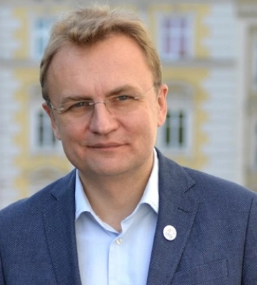 Во Львове мужчина облил мэра неизвестной жидкостью