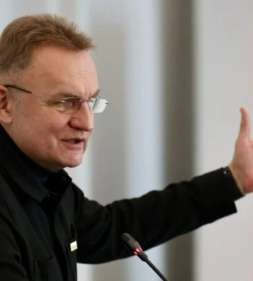 «Це хуліганство, а не замах». Садовий розповів подробиці обливання у центрі Львова