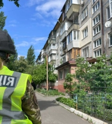 У Києві чоловік погрожував підірвати багатоповерхівку, його затримала поліція