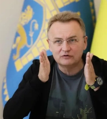 Мера Львова Садового посеред вулиці облили невідомою речовиною: що відомо