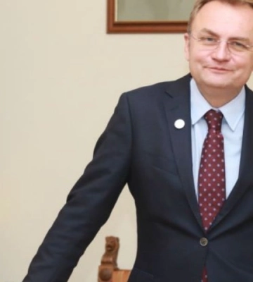 Садовому на спину вилили відро брудної рідини