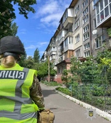 У Києві чоловік погрожував підірвати багатоповерхівку, мешканців евакуювали