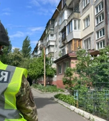 В Киеве мужчина угрожал взорвать многоэтажку, жильцов эвакуировали