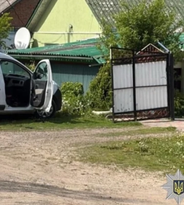 На Хмельниччині водій напав на поліцейських, один патрульний загинув, нападник втік
