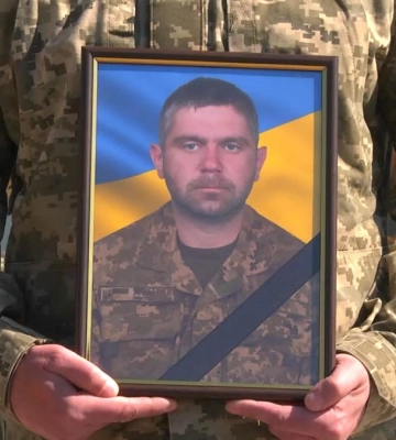 Мама втратила другого сина: у Рівному попрощалися зі зниклим безвісти воїном Дмитром Лапшиновим (ВІДЕО)
