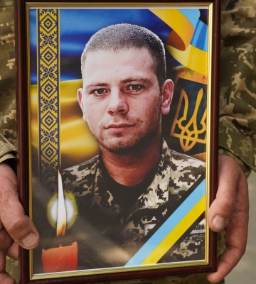 В Ужгороді попрощалися із 22-річним захисником Денисом Дзюіним, якого тривалий час вважали зниклим безвісти (ФОТО)