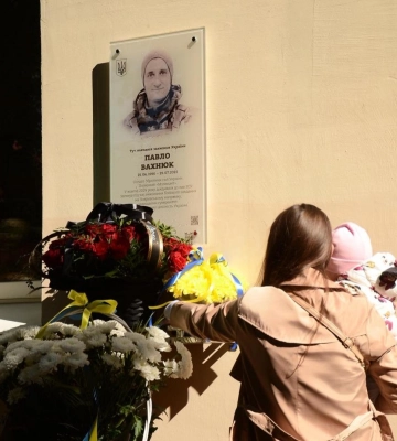 Мама втратила другого сина: у Рівному попрощалися зі зниклим безвісти воїном Дмитром Лапшиновим (ВІДЕО)
