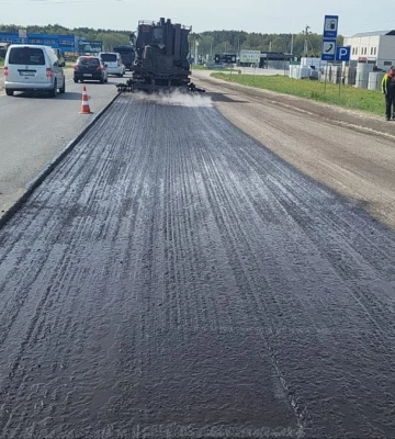 На Західному обході Львова ремонтують дорогу