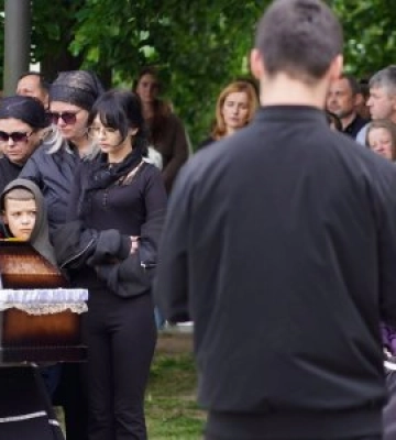 Ужгород попрощався нині зі ще одним захисником – 43-річним солдатом Едуардом Голяком