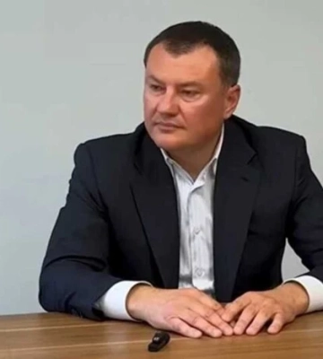 Сховався у туші мертвої корови. Експолковник ФСБ розповів, як втік з Росії