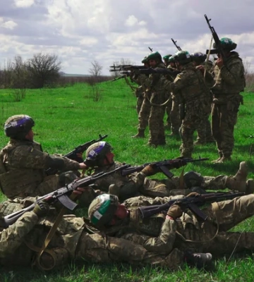 «Все вряд ли смогут». Военным предложат подписать контракты, после окончания действия которых им предоставят отсрочку — нардеп