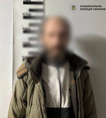 У Києві затримано зловмисника, який передав наркотики затриманому просто в залі суду