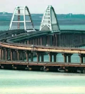 У Криму понад сім годин перекрито рух Керченським мостом – російська влада