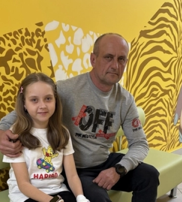 Двічі дав шанс на життя: військовий з Волині приїхав з позицій, аби стати донором для доньки 