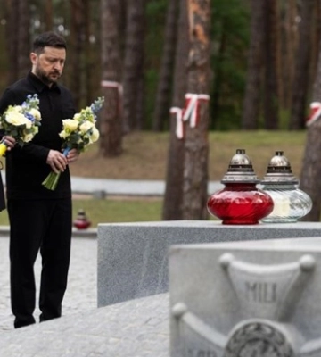 Зеленский с супругой почтили память жертв политических репрессий