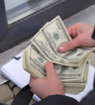 У Луцьку оштрафували офіцера запасу, який за 1600 доларів обіцяв зняти чоловіка з розшуку ТЦК