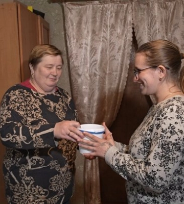 Для них відвели окрему кімнату: у сільській хаті на Волині 21-річна медсестра тримає 18 папуг