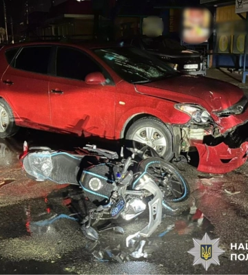 На Київщині внаслідок ДТП постраждала 18-річна мотоциклістка, - поліція